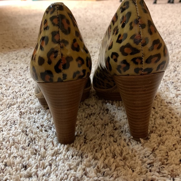 Sofft. Shoes.   Size 9. Animal print.  Excellent condition - Picture 8 of 9